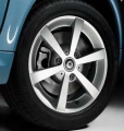 6-spoke alloy wheels, front